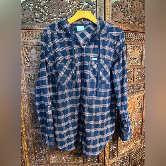 Columbia Tops - Columbia lightweight hooded button
